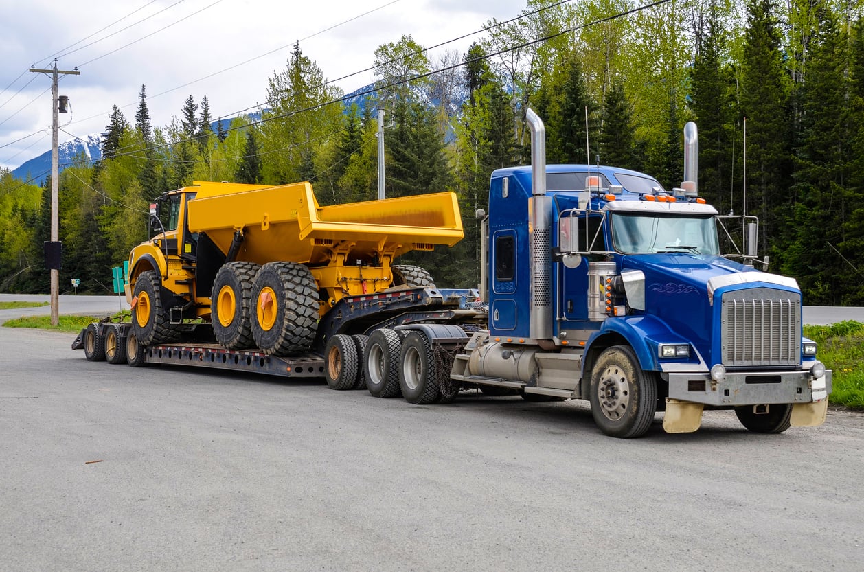 Removable Gooseneck RGN trailer for specialized heavy haul